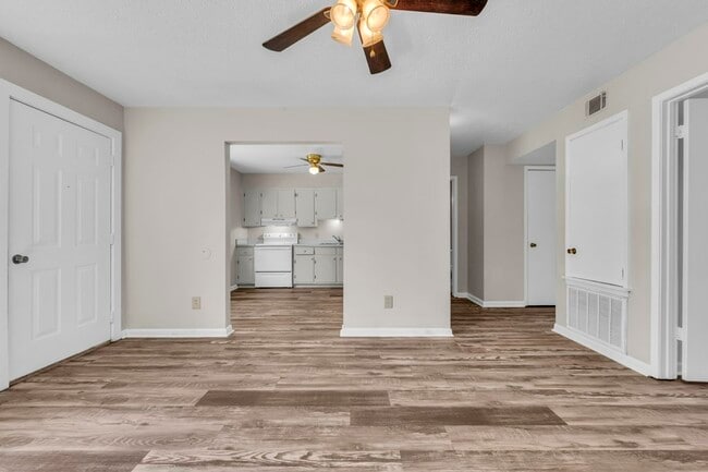 Building Photo - 501 Brooks Rd