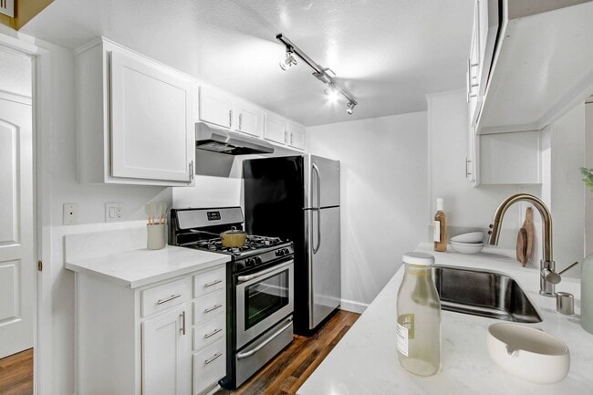 Building Photo - Tremont Apartments