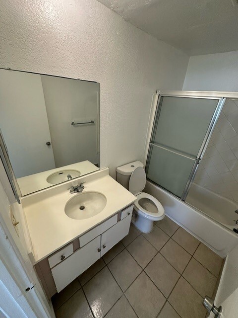 Building Photo - Tarzana Tennis Club Apartments