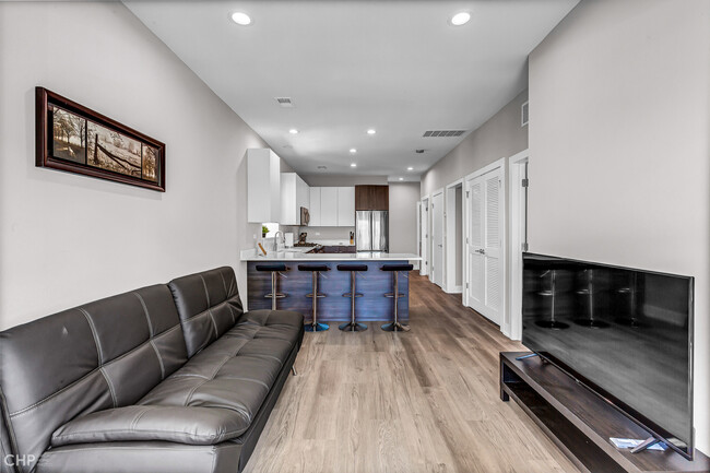 Foto del edificio - 2342 W Jackson Blvd