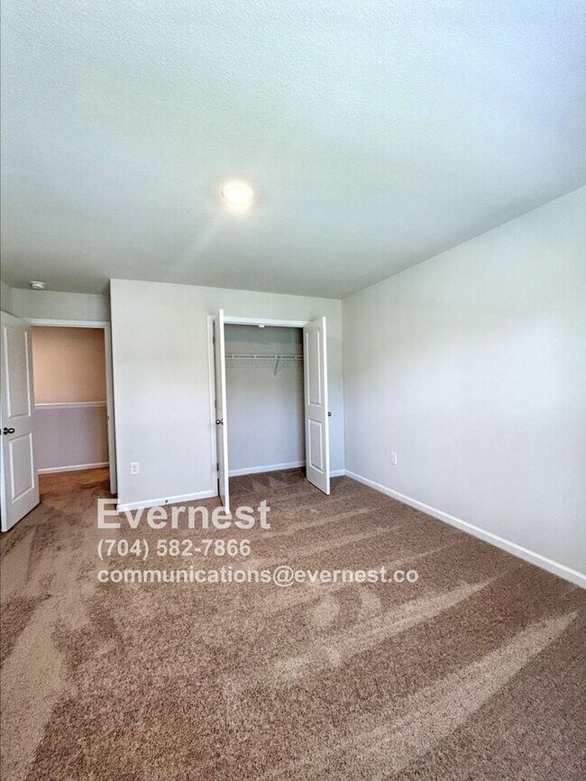 Foto del edificio - 211 Aniston Ln