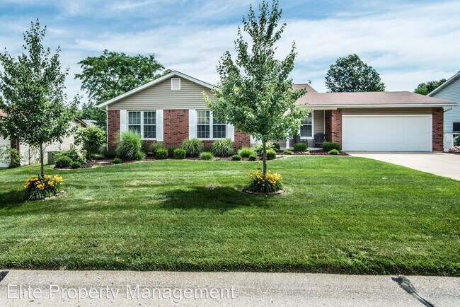 Foto del edificio - 4 br, 3 bath House - 1620 Dahlia Ct.