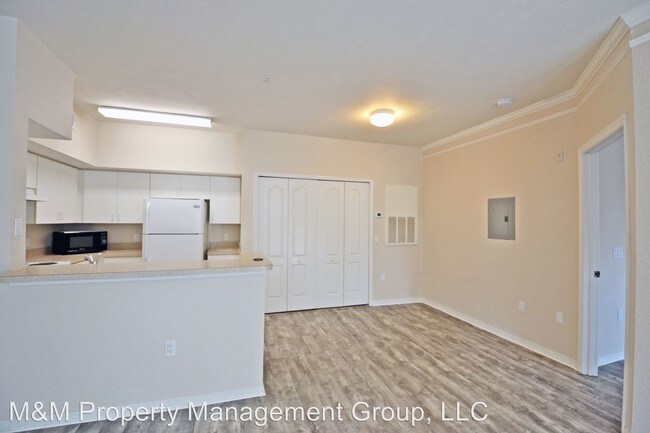 Building Photo - 4142 Central Sarasota Pky