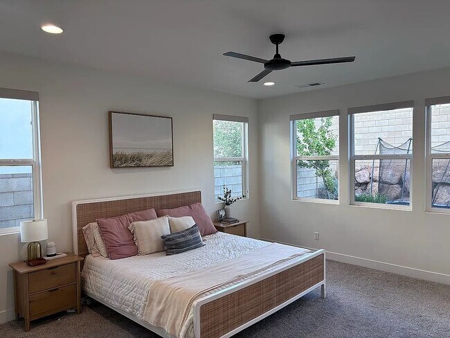 Building Photo - 897 Firelight Dr