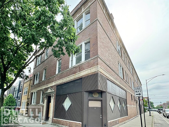 Building Photo - 956 N Winchester Ave