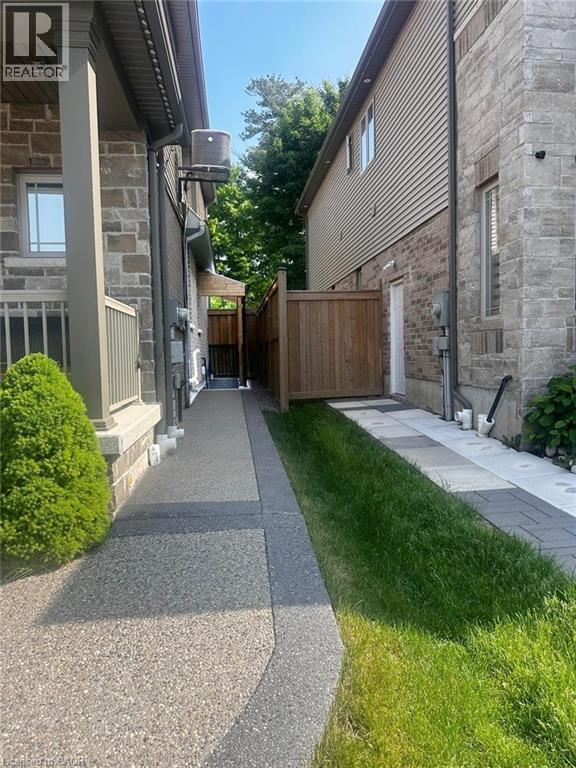 Photo du bâtiment - 47 Elmbank Trail