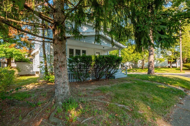 Foto del edificio - 1190 DIETZ AVE, AKRON 44301