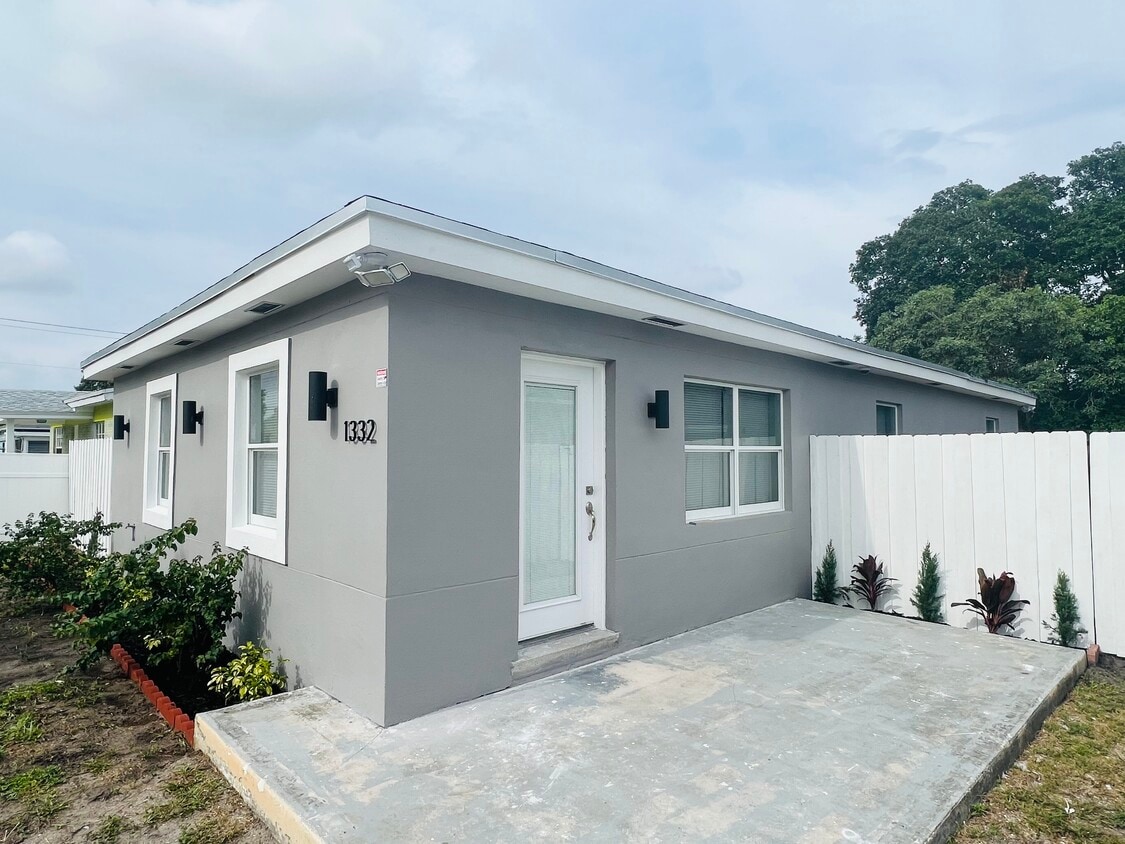 1332 NW 3rd Ave, Fort Lauderdale, FL 33311 House for Rent in Fort