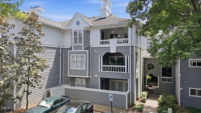 Foto del edificio - 700 Bishops Park Dr