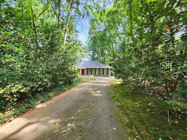 Building Photo - 1480 Ridgefield Dr