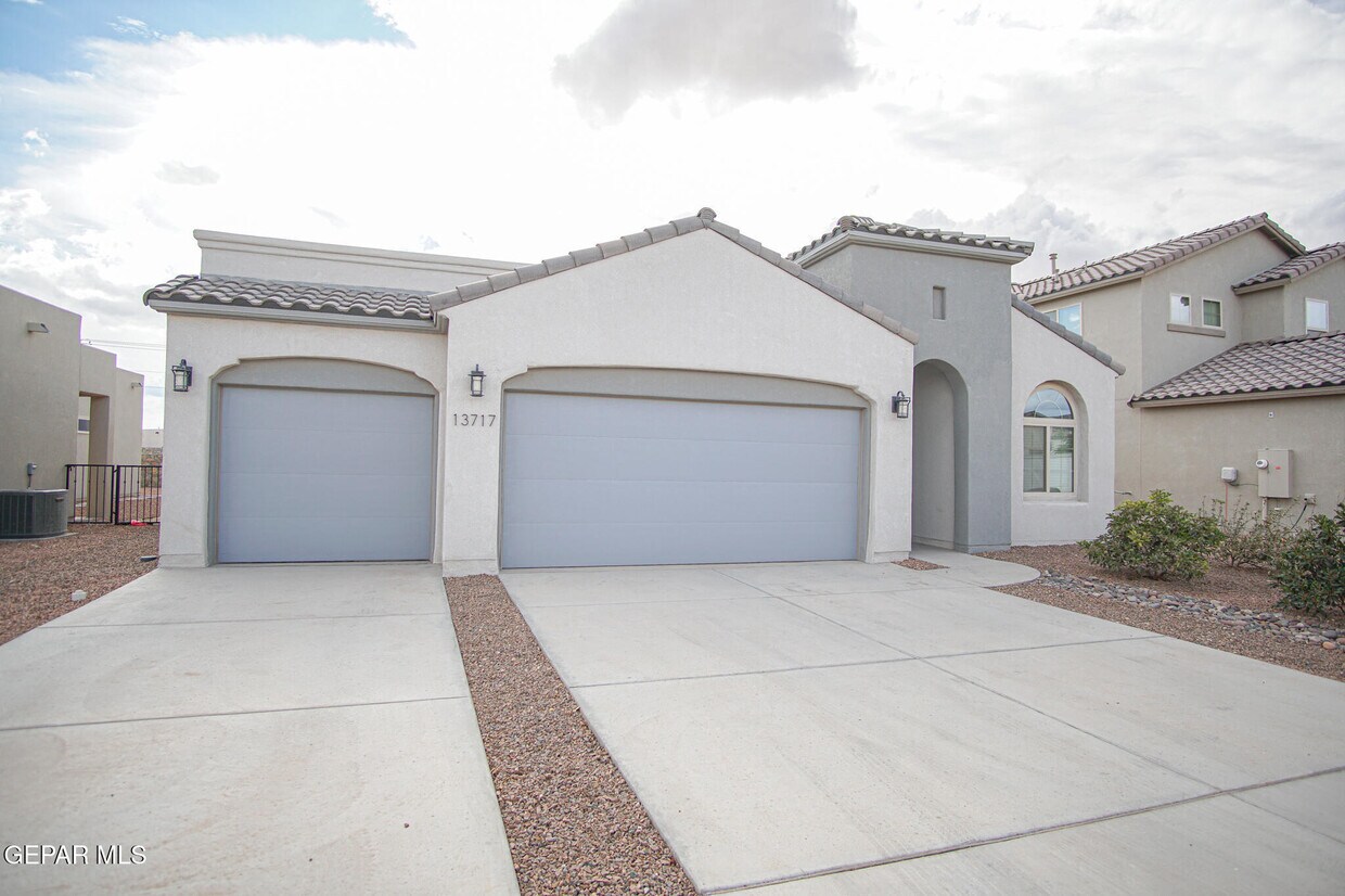 Foto principal - 13717 Eccles Rd