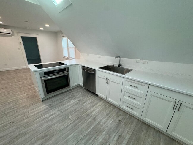 Building Photo - Stylish & Modern Living in the Heart of Tr...