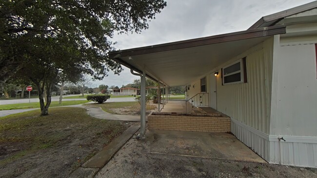 Building Photo - Large 3/2 Home in Convenient Location