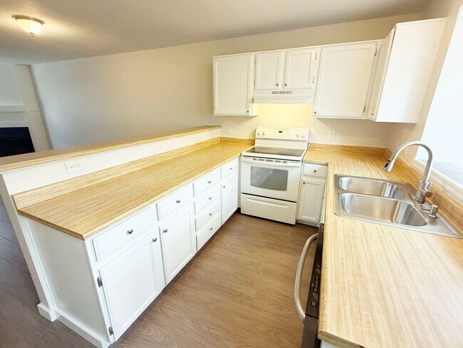 Foto del edificio - 3070 W 107th Pl