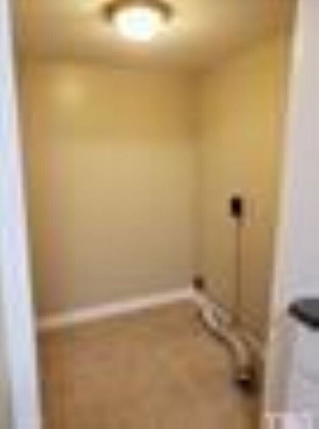 Building Photo - Cute, 2 Bedroom Bungalow in historic East ...