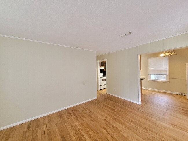 Building Photo - MOVE IN SPECIAL: HALF OFF first full month of rent!!!