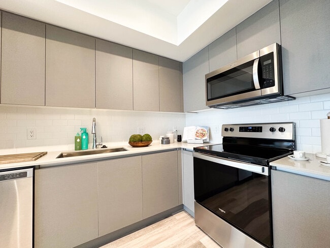 Building Photo - 670 NE 1st Pl