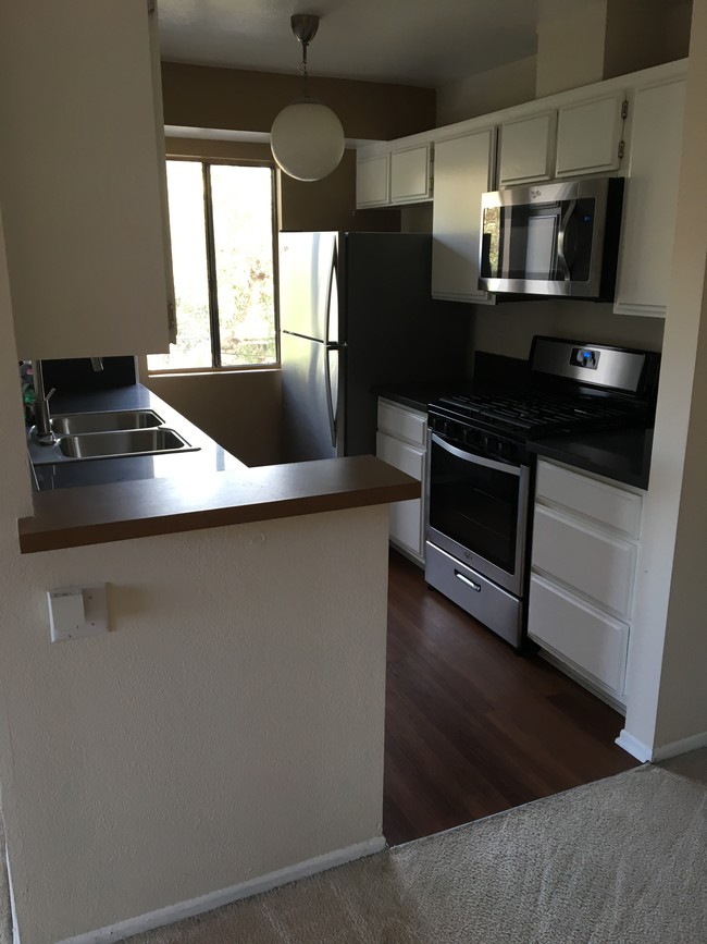 Kitchen - 5255 Bellingham Ave