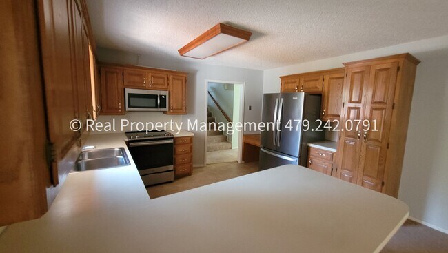 Building Photo - Awesome house with tons of space located off State Line Rd. (Arkoma)