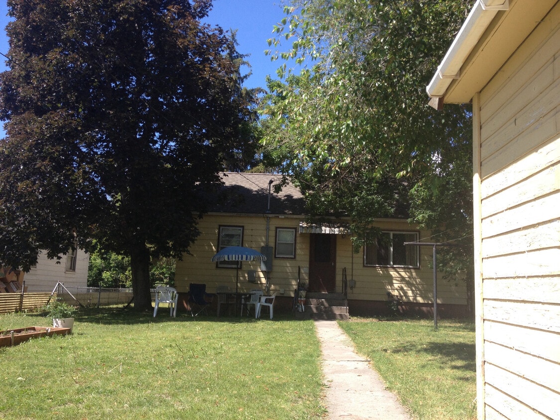 Building Photo - House in Central Missoula with Garage and Pets Considered
