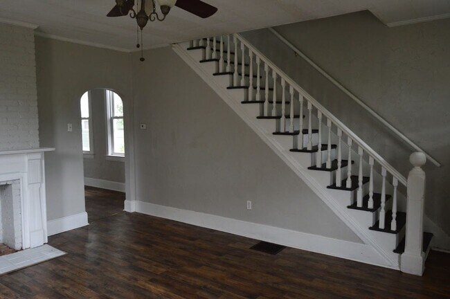 Foto del edificio - 3 br, 1.5 bath House - 704 Clover st