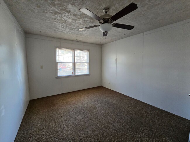 Foto del edificio - 6615 Keeler Dr