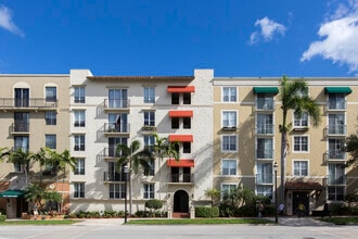 Building Photo - 720 S Sapodilla Ave