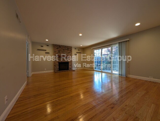 Foto del edificio - 25930 Madeline Ln
