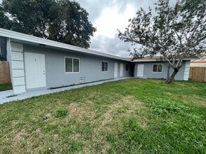 Building Photo - 1109 NW 6th Ave