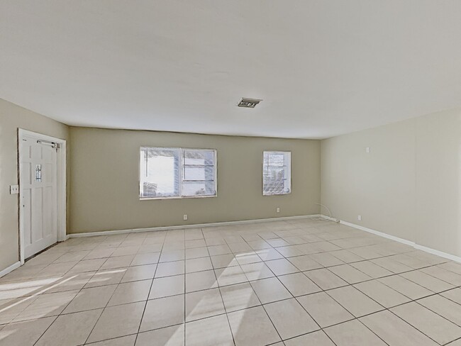 Building Photo - 1521 20th Ave N