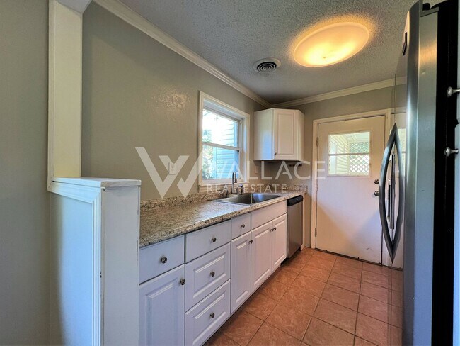 Building Photo - NO STEPS...RANCHER HOME LOCATED IN FOUNTAI...