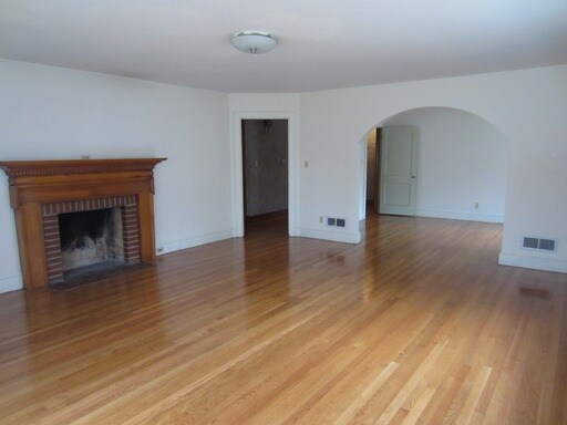 Building Photo - 509 N Aspen St