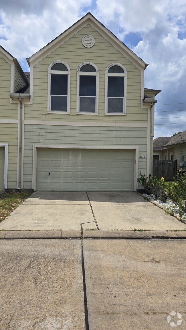 Building Photo - 2918 Hebert Trail Dr
