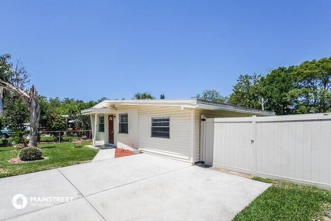Building Photo - 1911 3rd Ave E, Bradenton, FL 34208