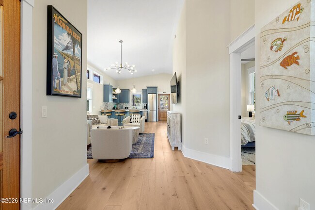 Building Photo - 290 St George St