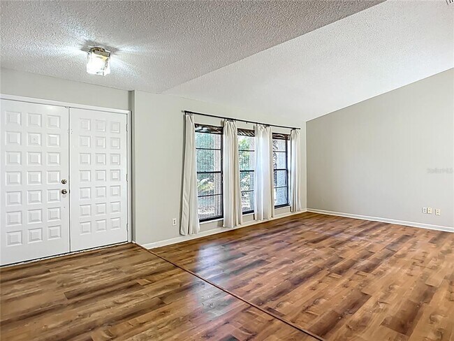 Foto del edificio - 1623 Carter Oaks Dr