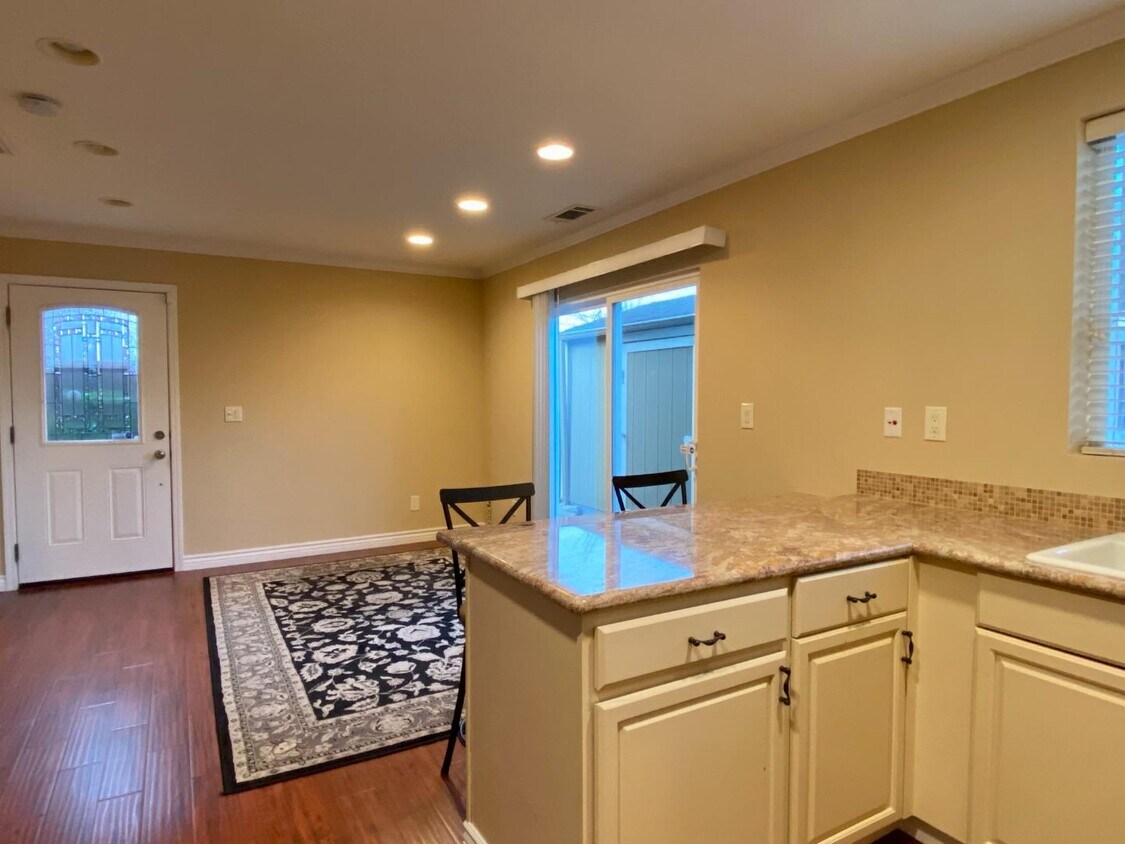 Foto principal - 194 Cypress Ave