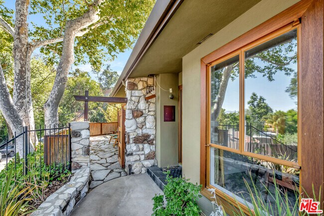 Foto del edificio - 15511 Woodcrest Dr