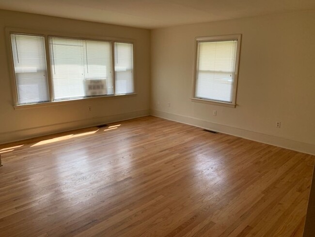 Building Photo - Adorable Single Family Home in Middletown