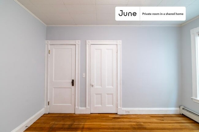 Building Photo - Room in Shared 3 bed/1 bath home