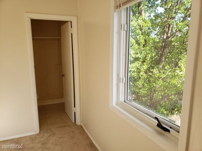 Building Photo - 3 br, 2.5 bath Townhome - 1079 Knight Ln