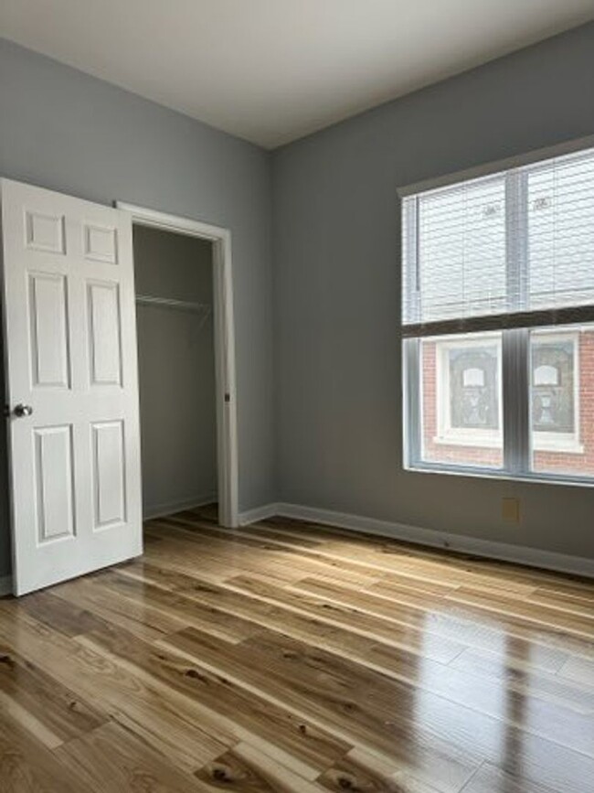 Building Photo - Newly renovated 2 bedroom apartments