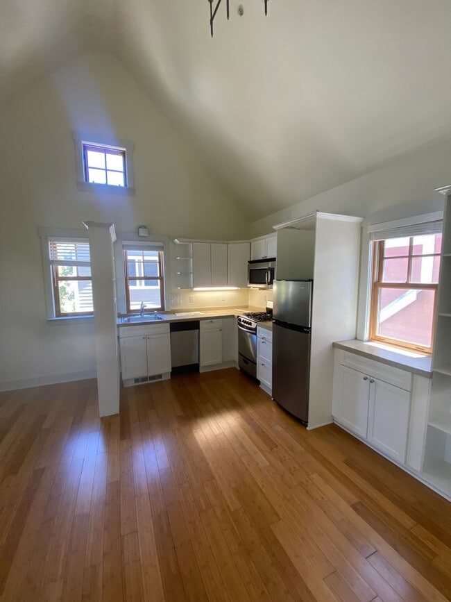 Building Photo - Studio townhouse with attached garage close to Downtown SLO