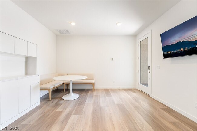 Foto del edificio - 4136 Paragon Crst Ct