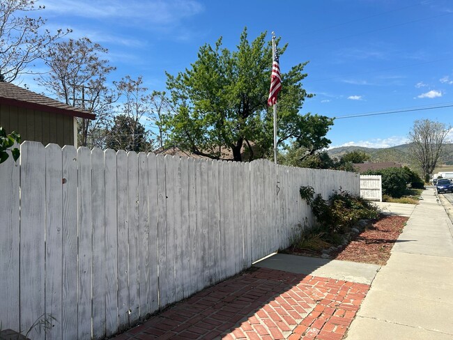 Building Photo - Charming Tehachapi Rental - downtown