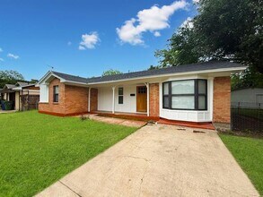 Building Photo - 110 Marigold Dr