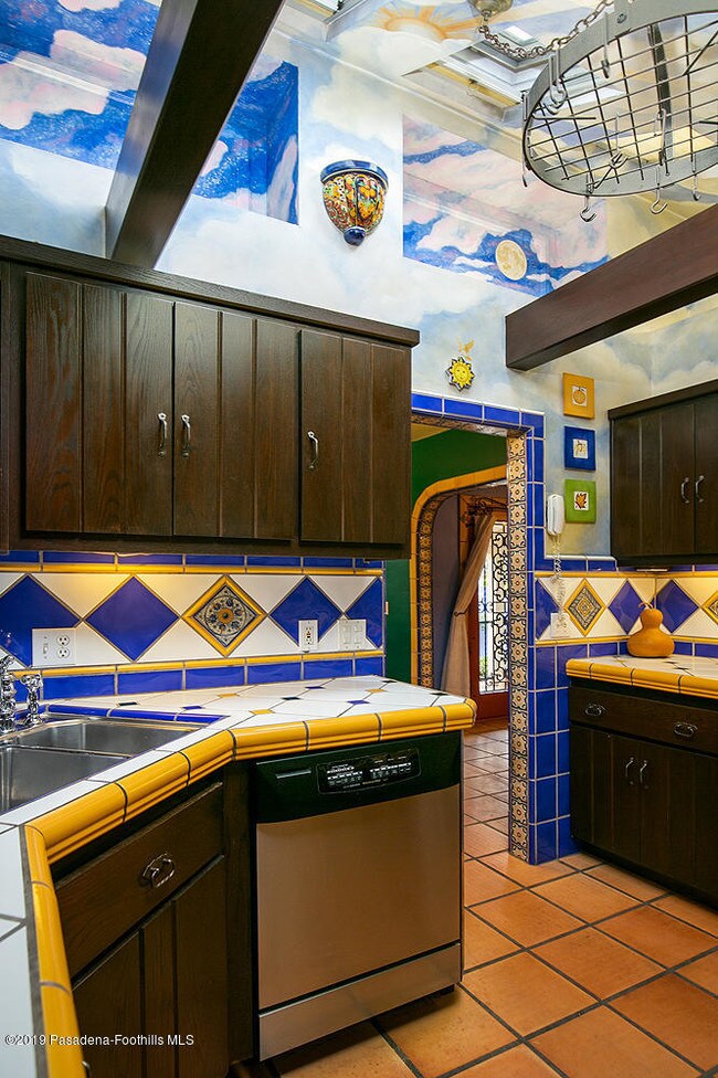 Foto del edificio - 295 Marguerita Ln