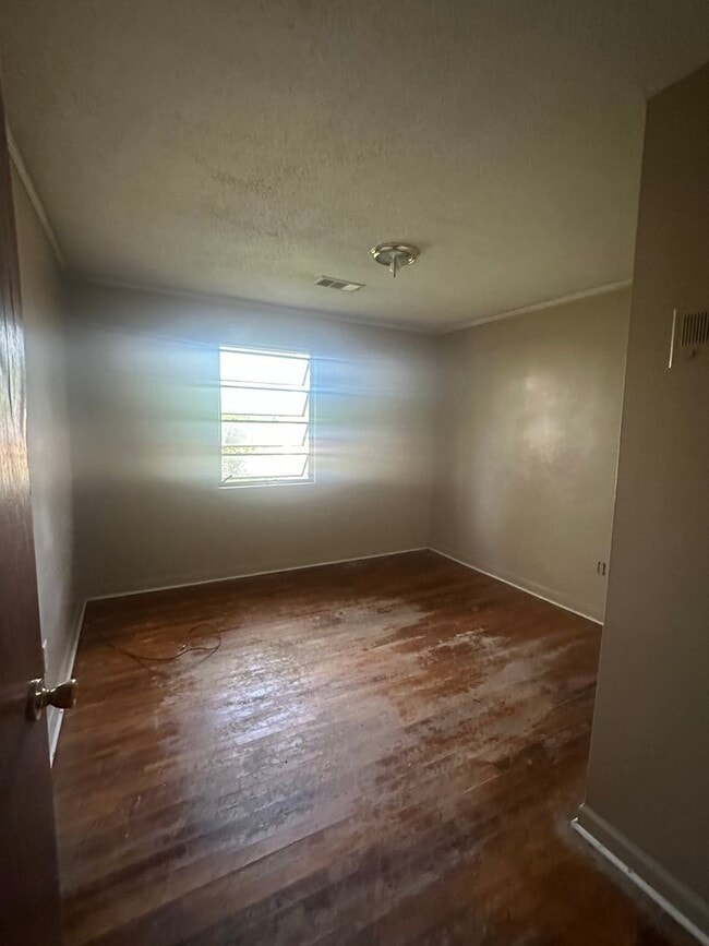 Foto del edificio - 3 Bed 2 Bath Brick House Coming Soon - Und...
