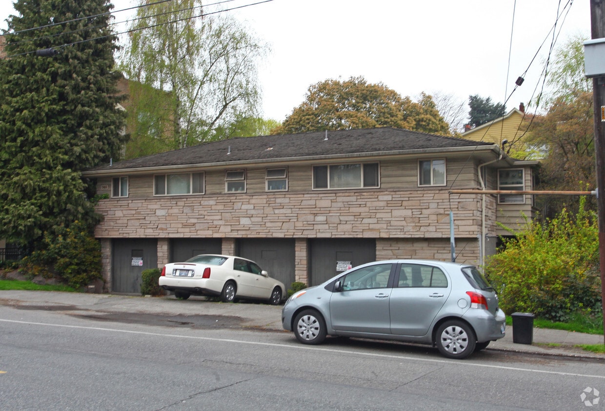 Primary Photo - Victoria Court Apartments