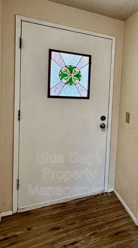 Building Photo - 30 W Diane Dr